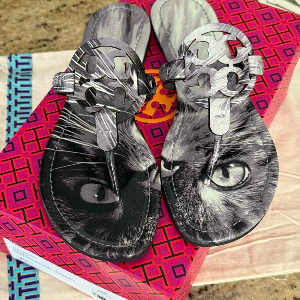 New Tory Burch miller sandal  printed patent leather cat portrait - Picture 4 of 8